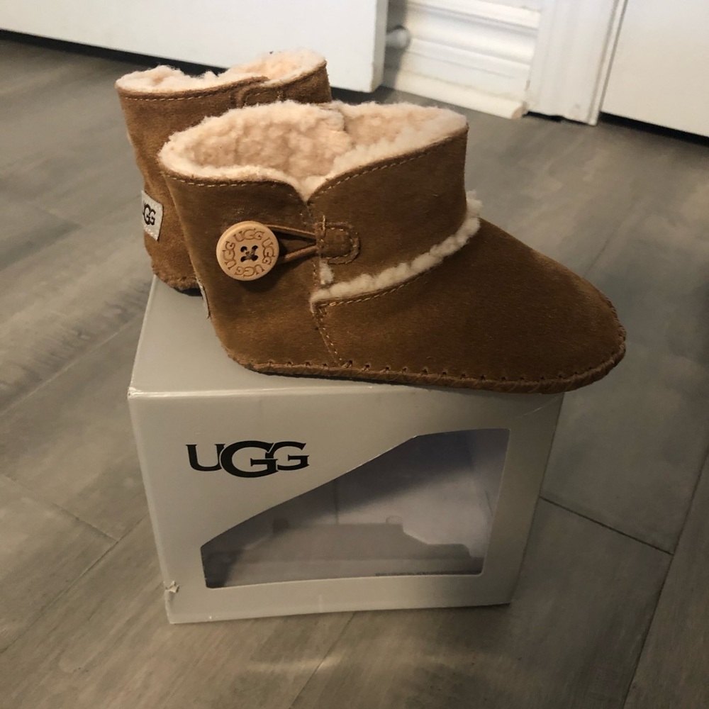 UGG snow boots size 4